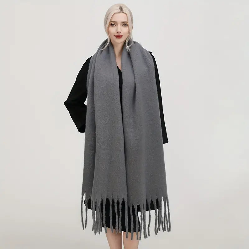 Écharpe Gris foncé à Franges Ultra Confortable - Style et Chaleur pour l'Hiver | Accessoire Mode Indispensable