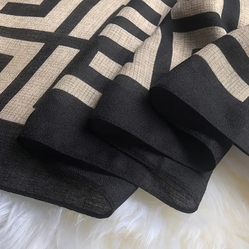 Foulard à Motifs Géométriques Noir - Accessoire tendance, élégant et polyvalent