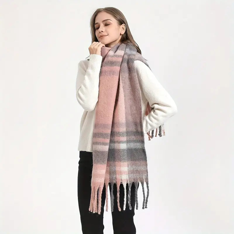Écharpe à Carreaux Rose Ultra Douce - Tendance et Polyvalence pour un Hiver Stylé