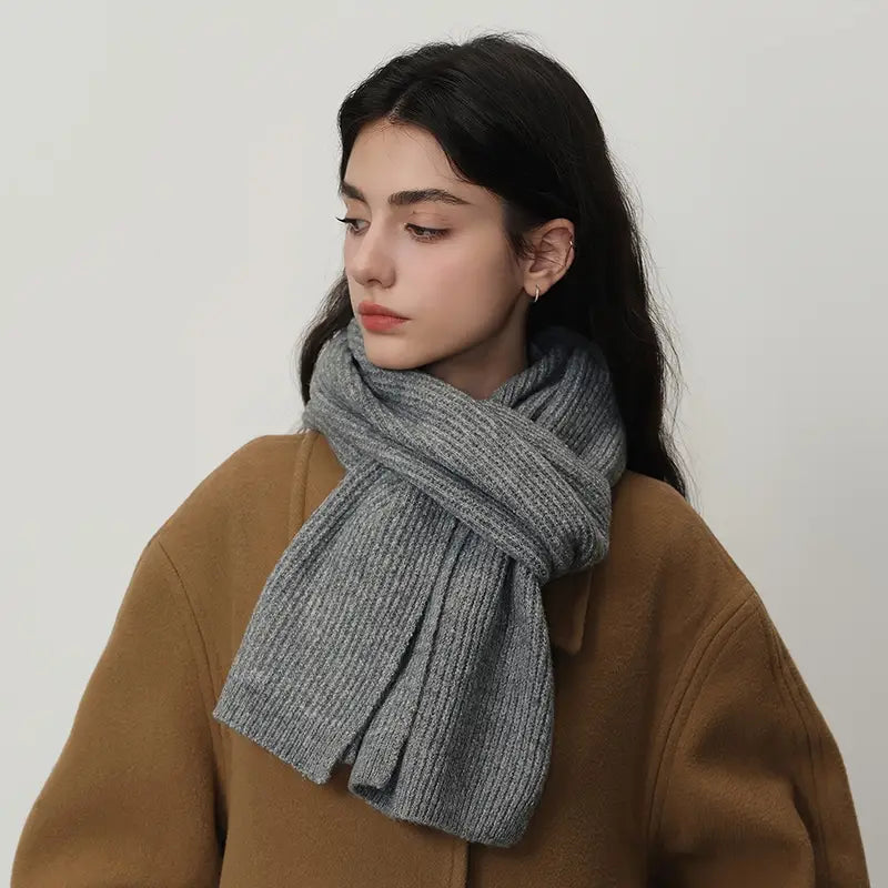 Écharpe en Laine Tricotée Douce et Luxueuse Grise - Accessoire élégant et intemporel