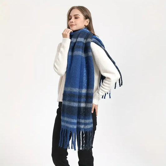 Écharpe à Carreaux Bleu Ultra Douce - Tendance et Polyvalence pour un Hiver Stylé