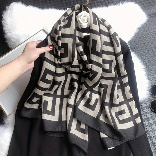 Foulard à Motifs Géométriques Noir - Accessoire tendance, élégant et polyvalent