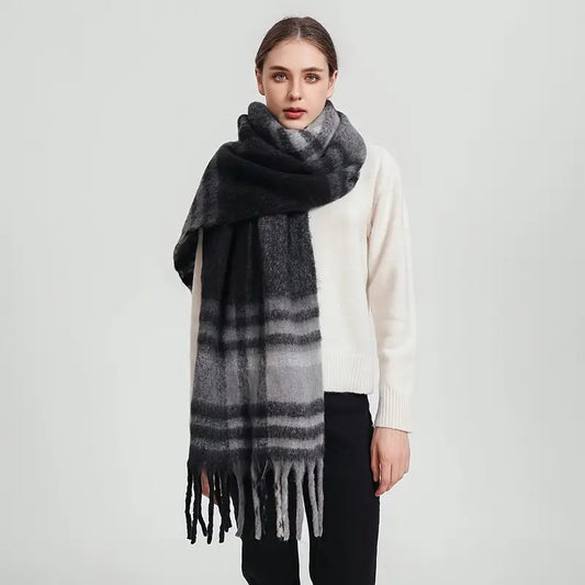 Écharpe à Carreaux Noir Ultra Douce - Tendance et Polyvalence pour un Hiver Stylé