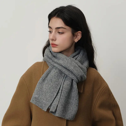 Écharpe en Laine Tricotée Douce et Luxueuse Grise - Accessoire élégant et intemporel