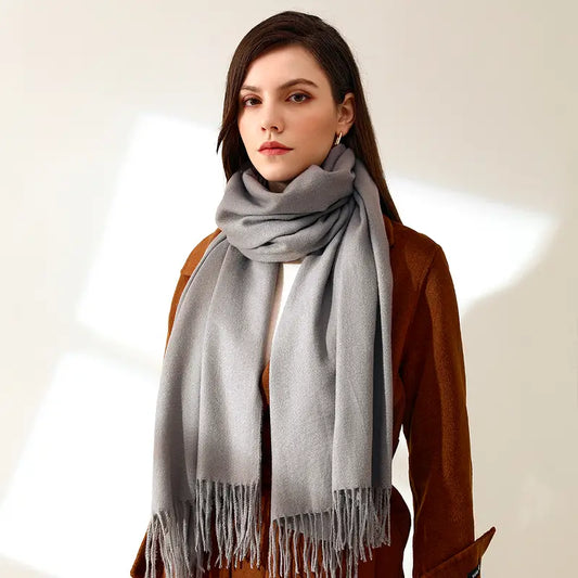 Écharpe Classique Ultra Douce Gris à Franges - Élégance et Confort au Quotidien